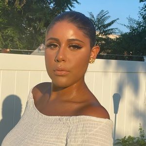 Meet your Posher, Dianaris